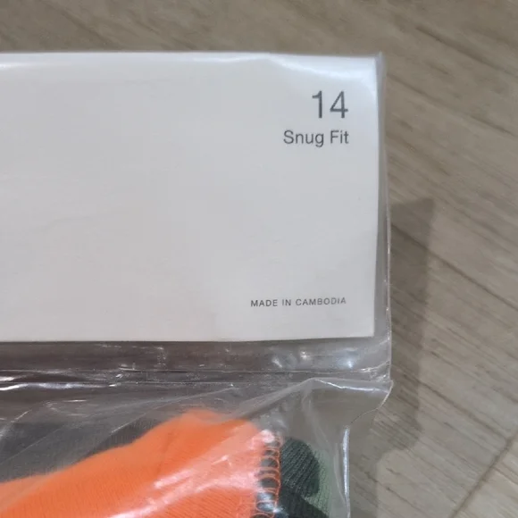 GAP Snug Fit Pajama Set with Orange and Green - Picture 2 of 4